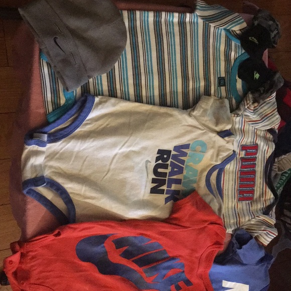 Nike onesie all 0/6 and 3-6 months - Picture 2 of 6